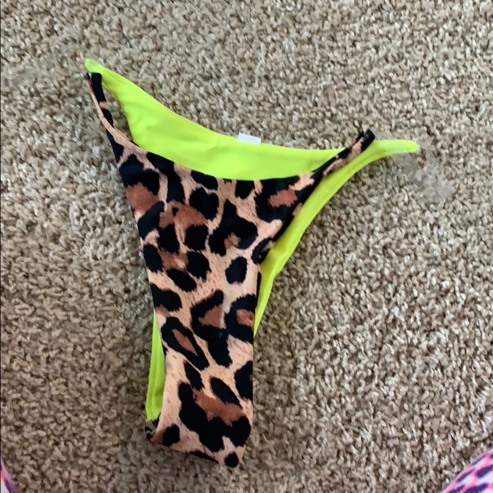 Bikini - Picture 2 of 4